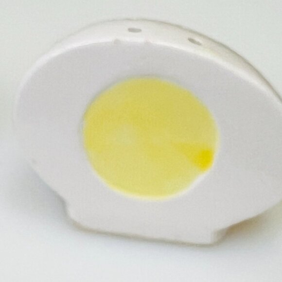 Hard Boiled Egg Halves Salt And Pepper Shakers Vintage Ceramic. - Picture 6 of 9